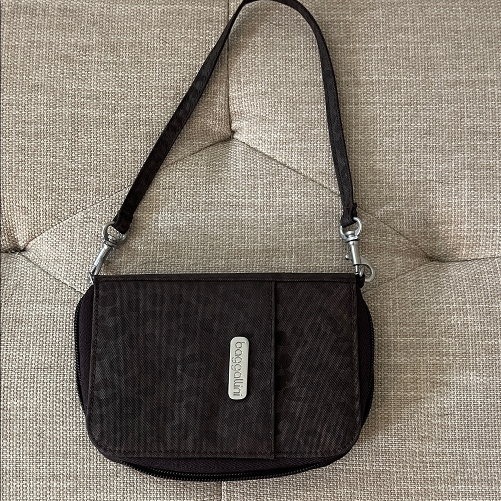 Baggallini Brown Leopard Wristlet Wallet - Picture 5 of 8